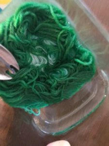 ソックヤーンを食紅で染めました緑色編